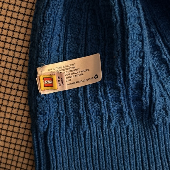 LEGO cable knit hat EUC   Yellow LEGO front w tag in back. - Picture 3 of 4